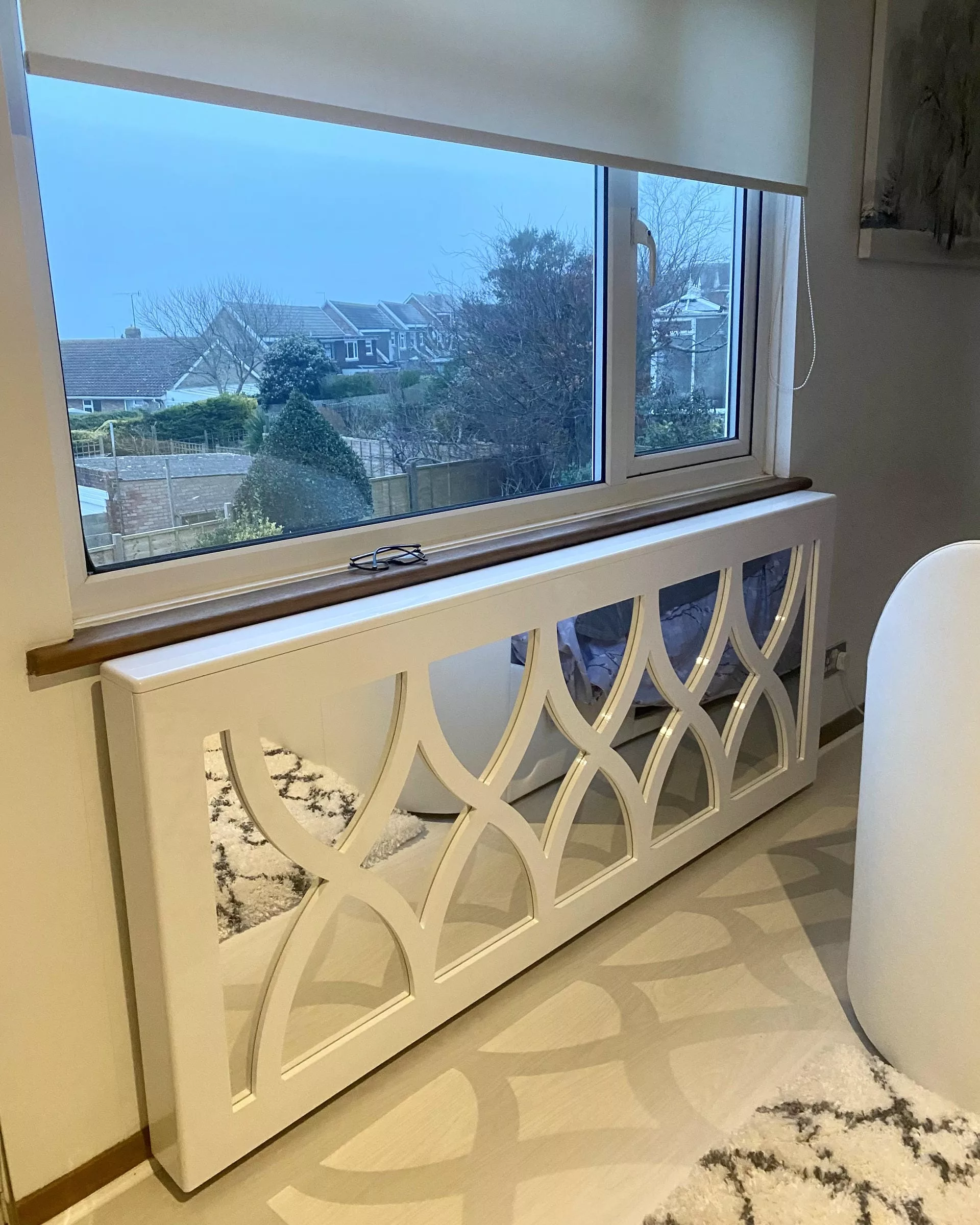 Hourglass Clip-on Mirrored Radiator Cover - Image 9